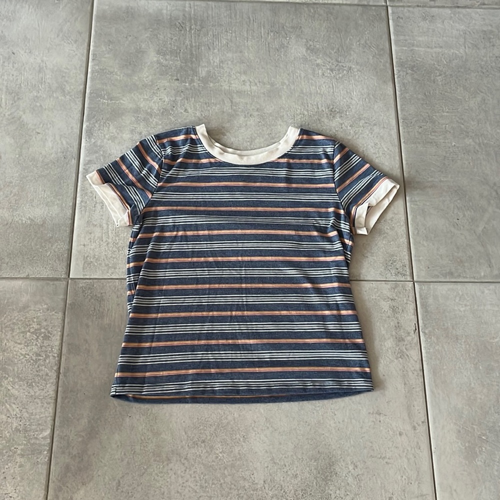 This is a blue striped shirt from KOHL’S size s